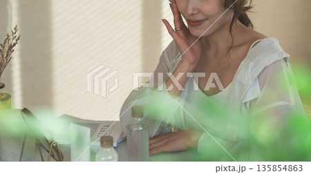 美容,スキンケア,美肌,メイクアップイメージの女性 135854863