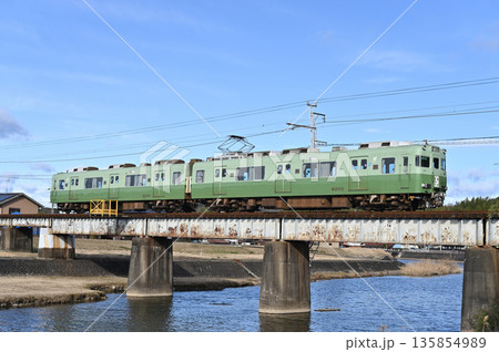 可児川を渡る 名鉄広見線 6000系電車6009編成いもむし 135854989