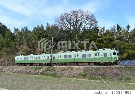冬の名鉄広見線を行く 6000系電車6009編成いもむし 135854992