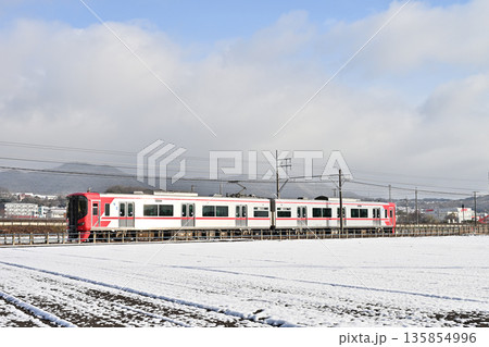 雪の名鉄各務原線を走る9100系 9121編成 135854996