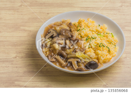 キノコの餡かけチャーハン キノコの餡かけチャーハン 135856068