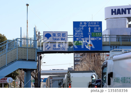 東京都と埼玉県の県境 東京都と埼玉県の県境 135858356