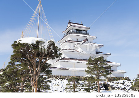 雪の積もる鶴ヶ城 雪の積もる鶴ヶ城 135859508