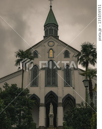 夕日に照らされる教会 夕日に照らされる教会 135859551