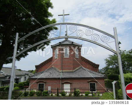 長崎県平戸市、竣工1918年、レンガ造及び木造の田平天主堂 135860618