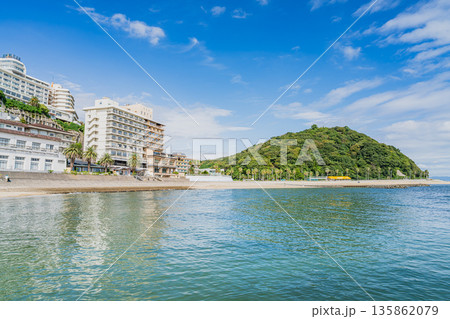 蒲郡市の西浦海水浴場周辺の風景(愛知県) 135862079