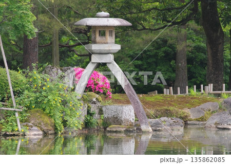 兼六園　徽軫灯籠 135862085