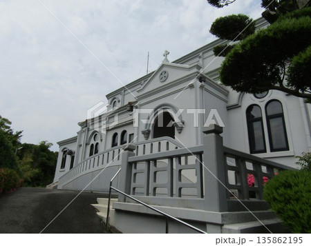 長崎県平戸市紐差町、東洋でも指折りのロマネスク様式の教会、カトリック紐差教会 長崎県平戸市紐差町、東洋でも指折りのロマネスク様式の教会、カトリック紐差教会 135862195