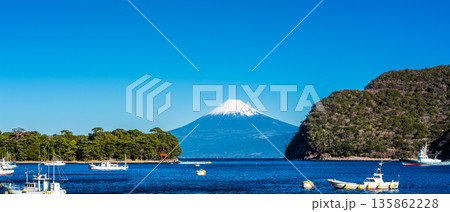 富士見海岸通りからの富士山　パノラマ【静岡県沼津市】 135862228