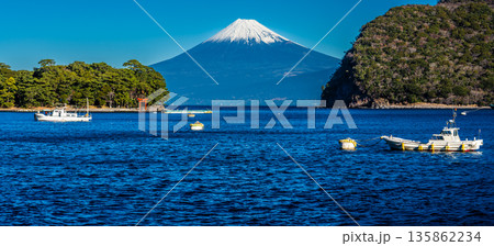 富士見海岸通りからの富士山 パノラマ【静岡県沼津市】 富士見海岸通りからの富士山 パノラマ【静岡県沼津市】 135862234