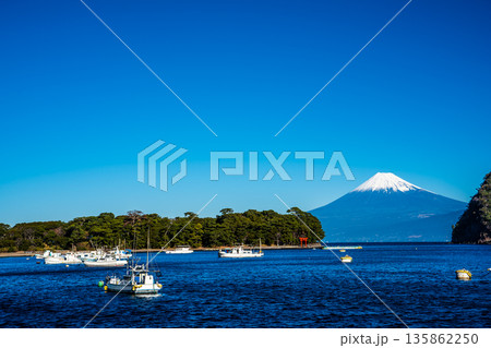富士見海岸通りからの富士山【静岡県沼津市】 富士見海岸通りからの富士山【静岡県沼津市】 135862250