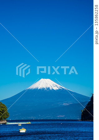 富士見海岸通りからの富士山【静岡県沼津市】 富士見海岸通りからの富士山【静岡県沼津市】 135862258