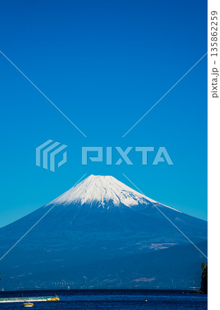 富士見海岸通りからの富士山【静岡県沼津市】 富士見海岸通りからの富士山【静岡県沼津市】 135862259