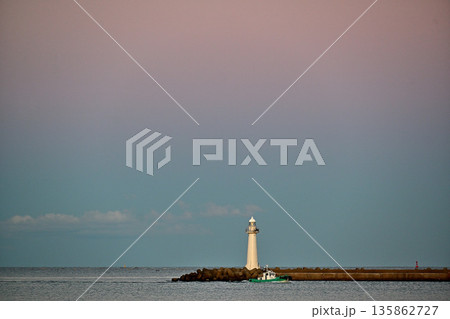 海王丸パークから見た景色 灯台 海王丸パークから見た景色 灯台 135862727