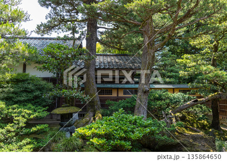 Traditional garden view at Seisonkaku Villa in Kenroku-en Kanazawa 135864650