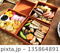 日本料理　伝統行事の手作りのおせち 135864891