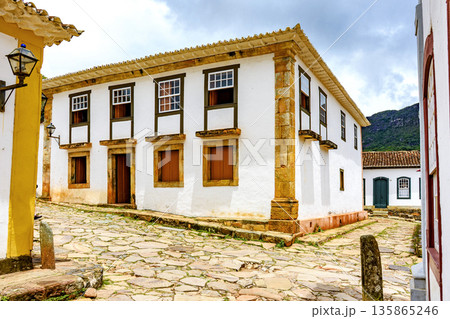 Colonial houses and cobblestone streets Colonial houses and cobblestone streets 135865246