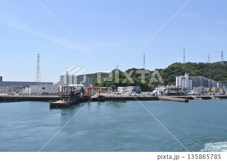 船上から見た久里浜港 135865785
