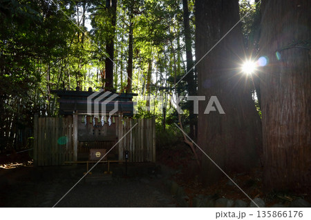 多彩な魅力の千葉（「香取神宮奥宮」日本書紀の神話の神様。伊勢神宮、鹿島神宮と共に神宮の称号を認可。） 135866176