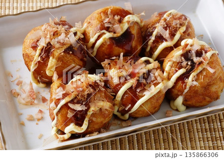 大阪名物　たこ焼き 135866306