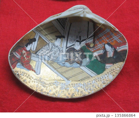 貝合わせ ハマグリに描かれた絵 135866864