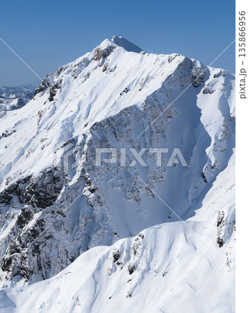 厳冬期の谷川岳天神尾根から見る雪景色 135866956