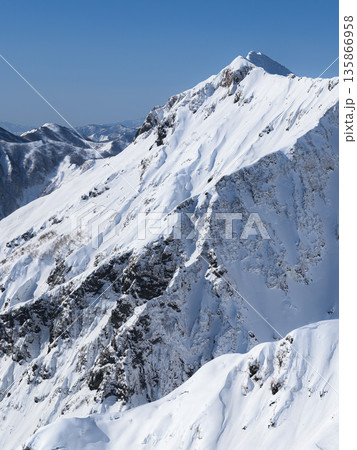 厳冬期の谷川岳天神尾根から見る雪景色 135866958