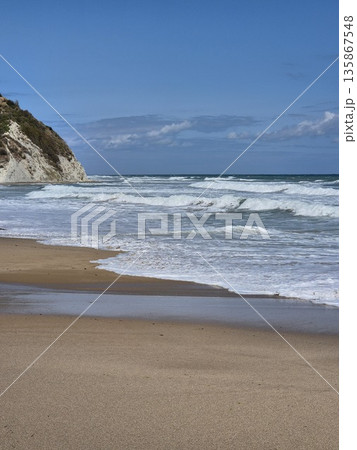 waves on the beach waves on the beach 135867548
