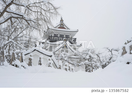 雪の横手城址 135867582