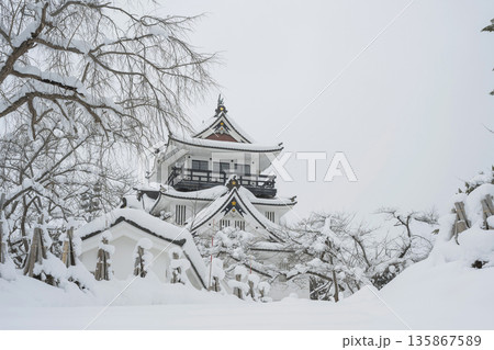 雪の横手城址 135867589