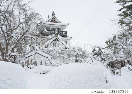 雪の横手城址 135867592