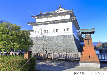【静岡県】快晴の駿府城の巽櫓 135867707