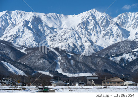 冬の白馬村 135868054