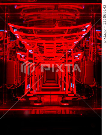 羽田・穴守稲荷神社のサイバーな赤鳥居 135869142