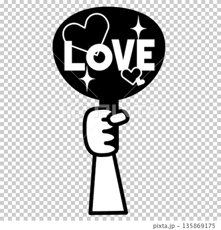 ｢LOVE｣と書かれた応援うちわ 135869175