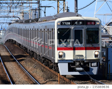 京王7000系7728F復刻臙脂帯 135869636