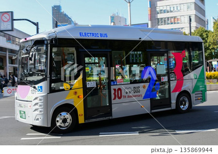 武蔵野市コミュティバス　ムーバス　電気自動車 135869944
