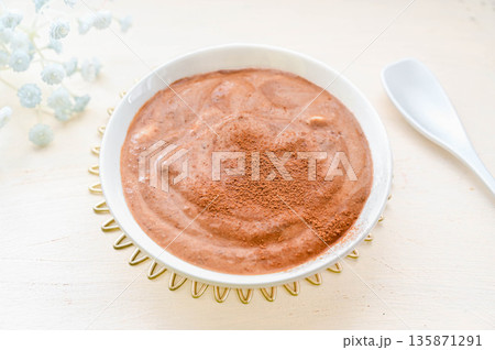 手作りチョコレートケーキ 135871291