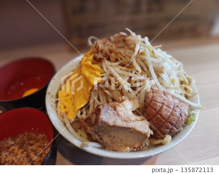 大盛ラーメン マシマシ 二郎系 チャーシュー 大盛ラーメン マシマシ 二郎系 チャーシュー 135872113