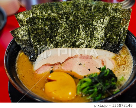 美味しい家系とんこつラーメン 135872149