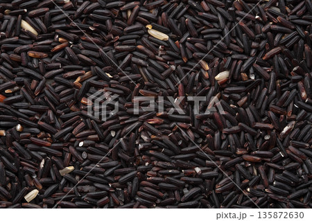 Texture of uncooked riceberry rice.close up for background. 135872630