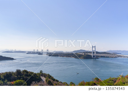 岡山県倉敷市　鷲羽山から見た瀬戸大橋 135874543