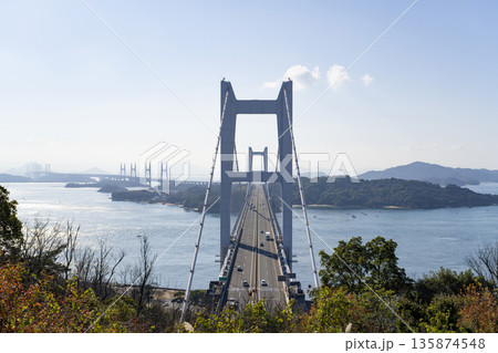 岡山県倉敷市　鷲羽山から見た瀬戸大橋 135874548