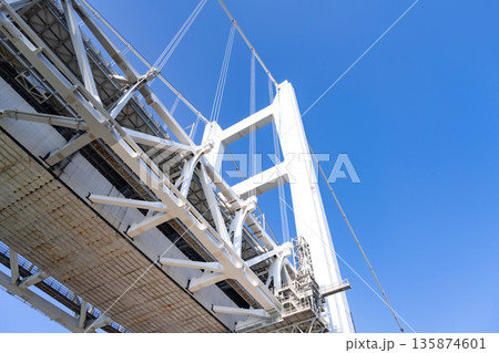 岡山県倉敷市　田土浦公園から見た瀬戸大橋 135874601