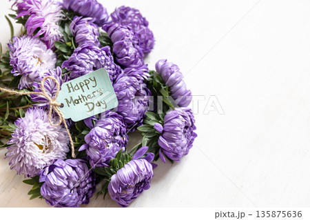 Close-up of a bouquet of chrysanthemums and a wish for a happy mother's day. 135875636