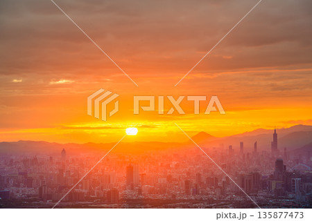 Breathtaking Sunrise Over Taipei City from Dadao Mountain, Shulin, Taiwan. 135877473