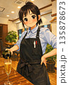 居酒屋で働く女性 135878673