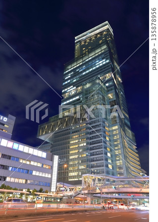 【大阪府】あべのハルカスの夜景（天王寺） 135878956
