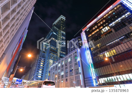 【大阪府】あべのハルカスの夜景（天王寺） 135878963