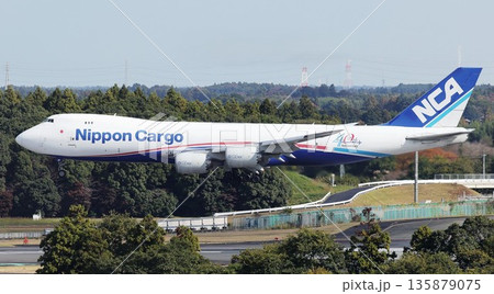 NCA 747貨物機着陸 135879075